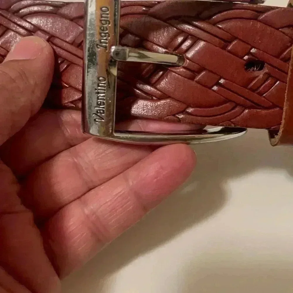 Valentino,beautiful classic belt excellent condition made of pure Italian leathe